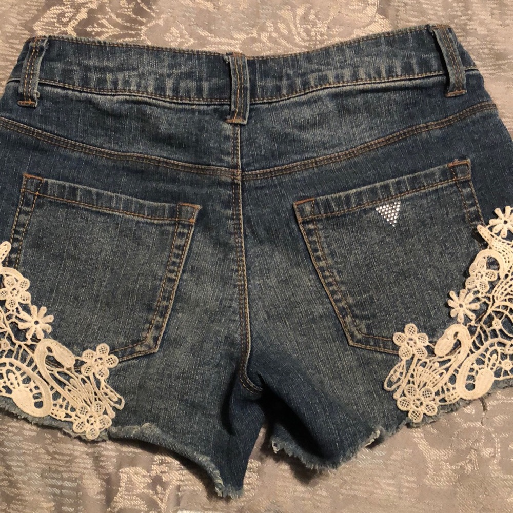 Guess Shorts - Picture 2 of 2